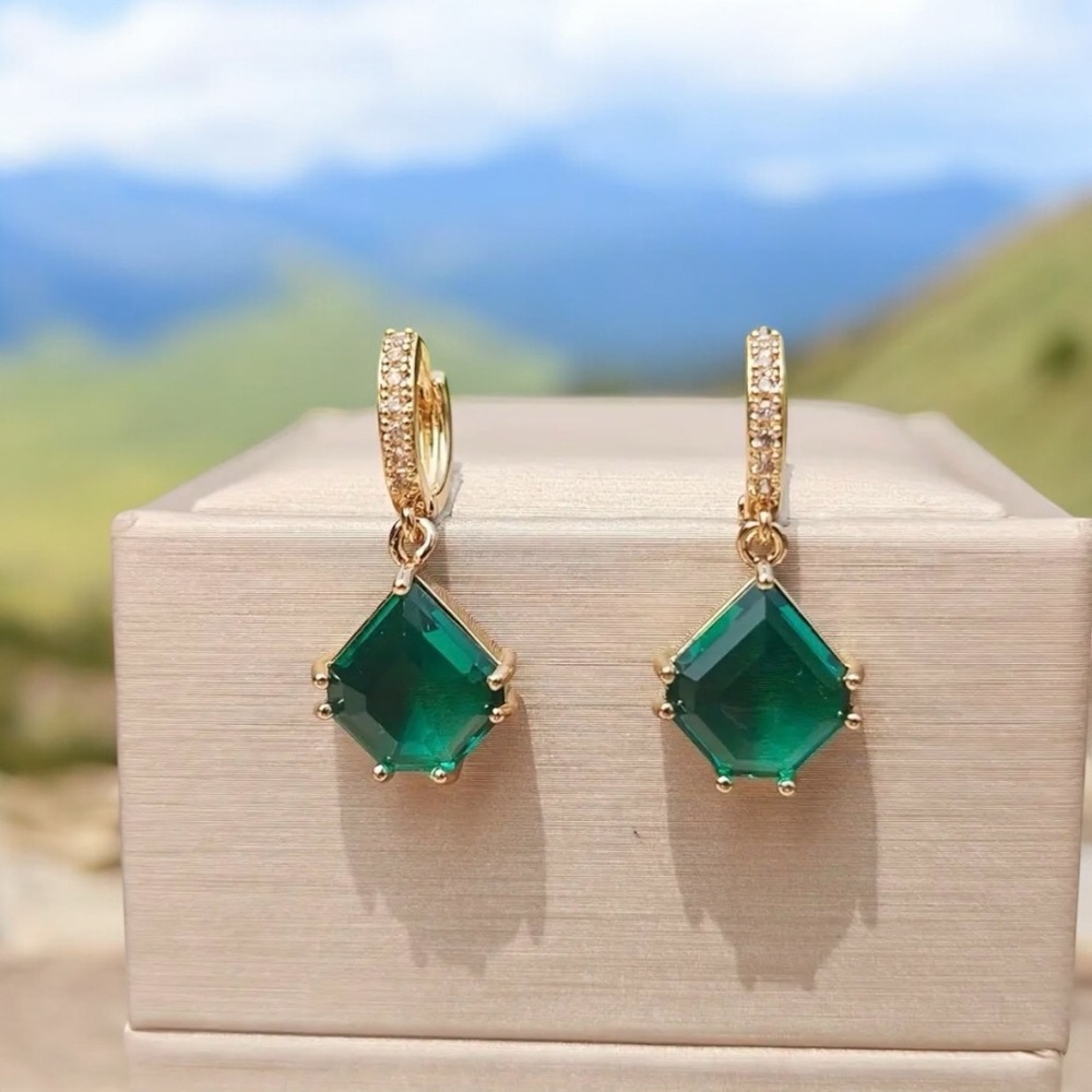 Elegant Geometric Square Pendant Earrings - Emerald Green, 14K Golden Plated